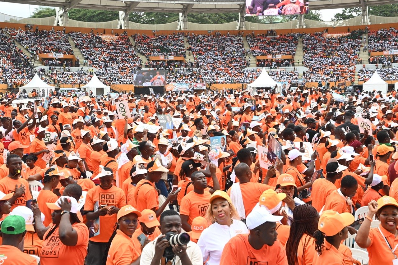 Présidentielle 2025 : Des milliers de jeunes rendent hommage au Président Alassane Ouattara dans un stade Félix Houphouët-Boigny en ébullition