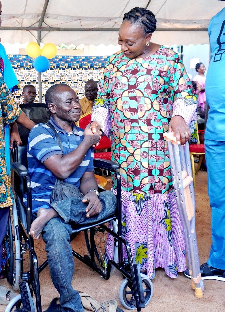 Présidentielle 2025 : Une journée de proximité et de solidarité menée par Dr Raymonde Goudou Coffie à Toumodi