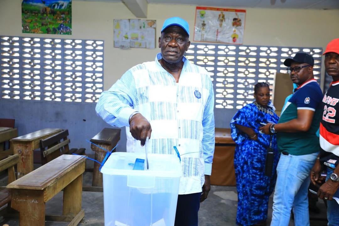 Présidentielle 2025 : Forte affluence dans les bureaux de vote à Adjamé