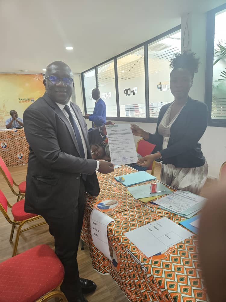 Reportage-Dépôt des dossiers pour les législatives : La rue Lepic grouille de monde