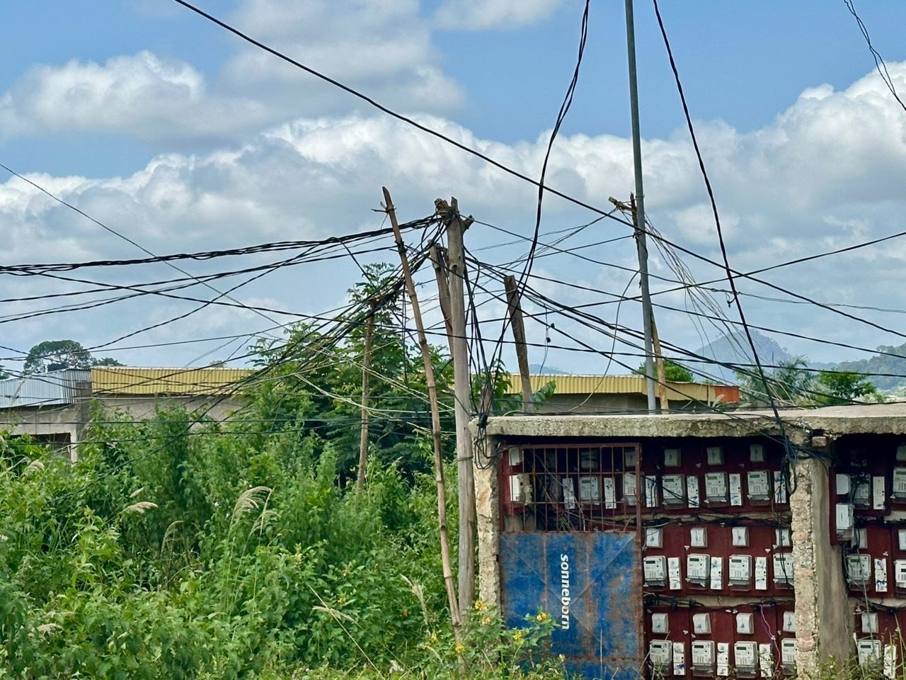 Man : Les branchements anarchiques à Kpangouin 2-Riviera haute tension, une bombe à retardement