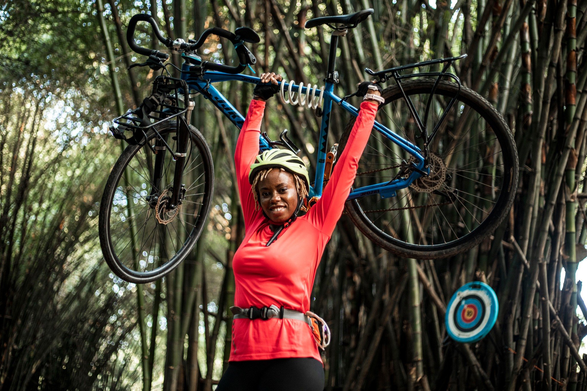 Interview -Yasmine Diawara (Cycliste et militante écologiste) : « Une ville qui favorise le vélo crée des emplois verts, améliore la santé publique, réduit la pollution … »