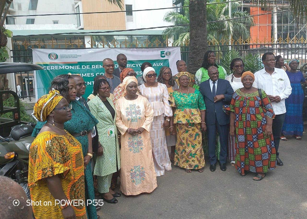 Programme de commerce agricole de la CEDEAO : 50 commerçantes transfrontalières reçoivent des tricycles pour booster leurs activités