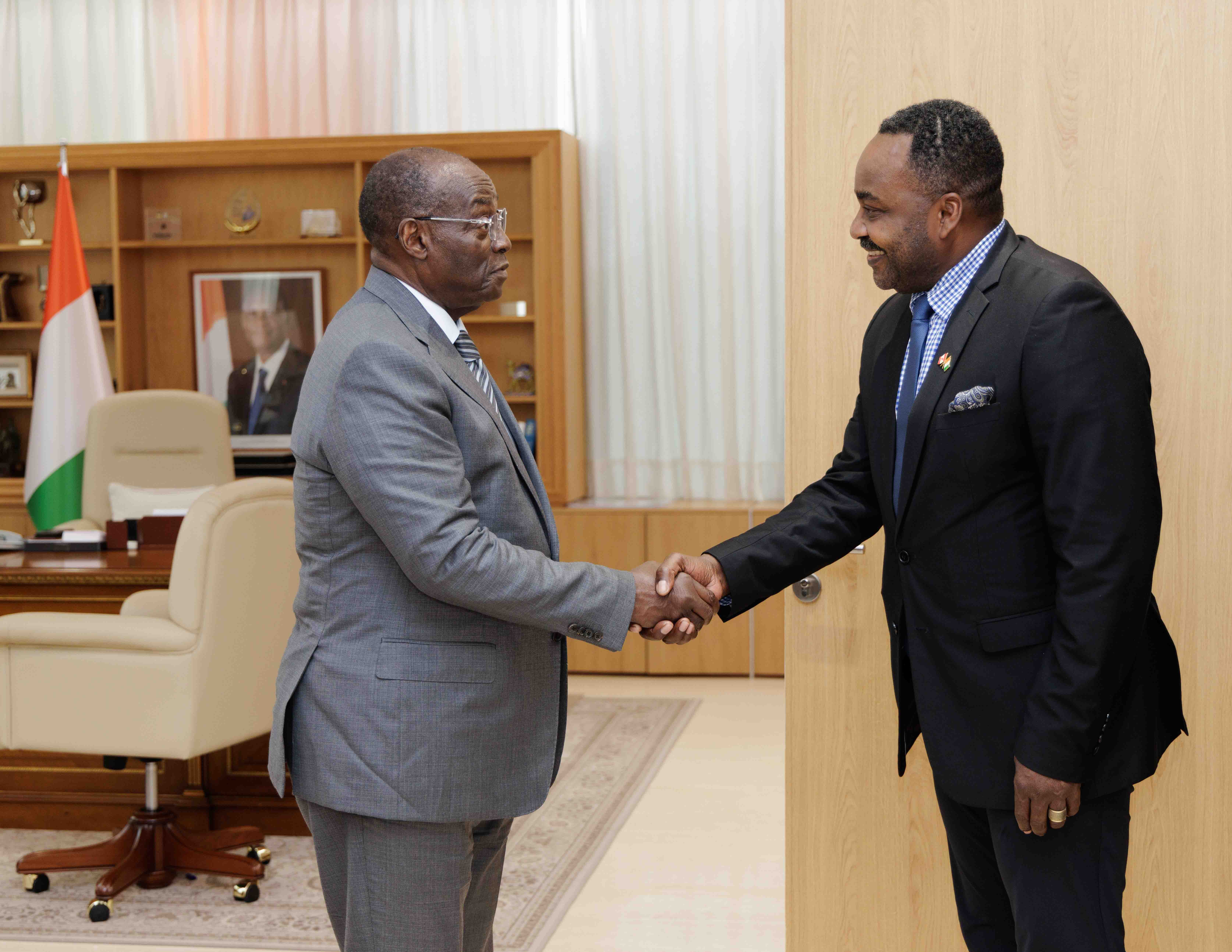 Présidence de la République : Tiémoko Meyliet Koné échange avec l’envoyé spécial du Canada pour l'Afrique