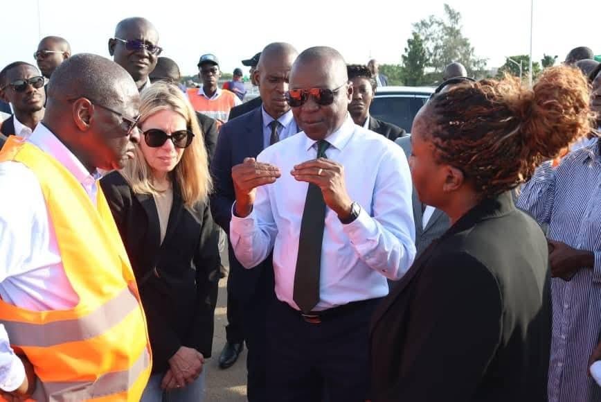 Mobilité urbaine : Amadou Koné et une délégation de la Banque mondiale sur le chantier du BRT