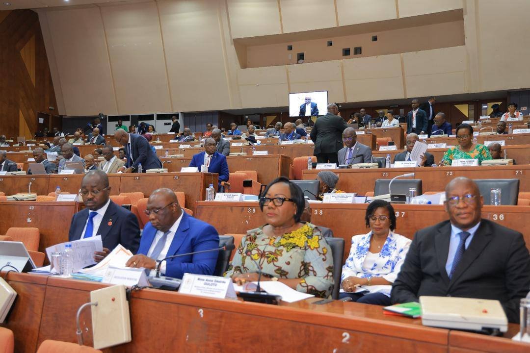 Ministère de la Fonction publique : Anne Ouloto-Lamizana convainc les sénateurs sur son budget programme 2026