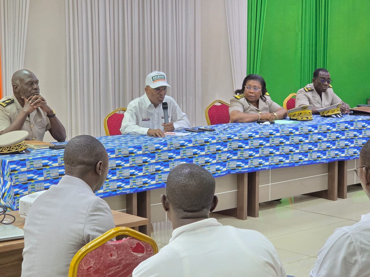 Législatives 2025 : Emile Ebrottié instruit les populations de Bongouanou sur le scrutin