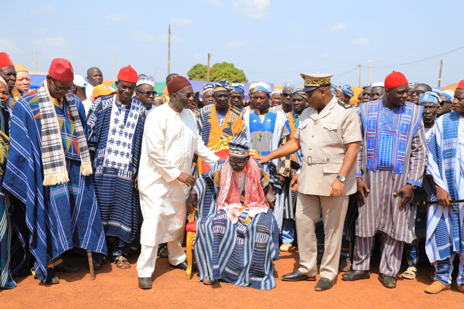 Dianra : Le Général Mamadou Sangaré honore les chefs traditionnels du canton Gbatôh