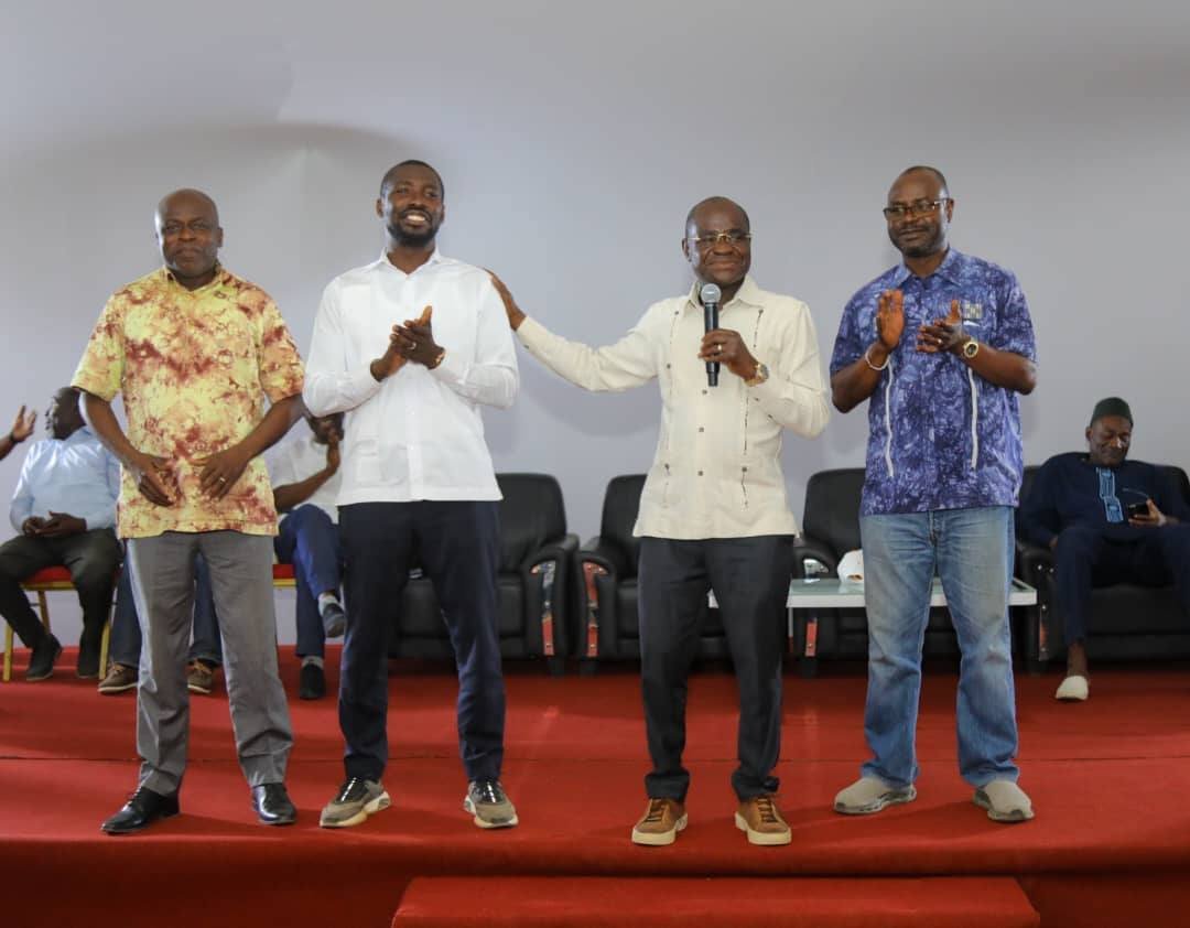 Législatives 2025 : Les populations manifestent leur reconnaissance à Ibrahim Kalil Konaté pour son travail de terrain