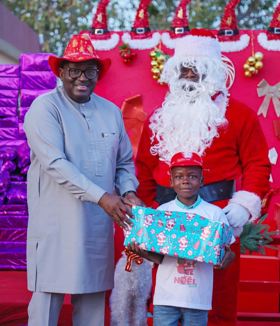 Arbre de Noël à l’Eco-Ferme de Lokoli : Fidèle Sarassoro gâtent 1000 enfants