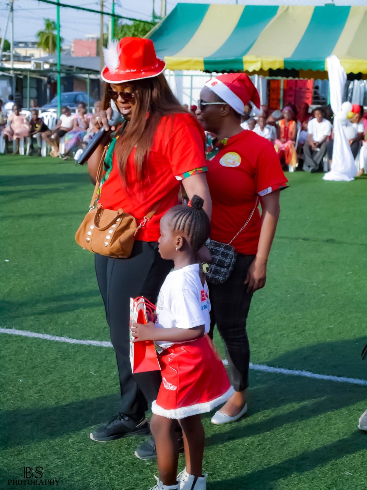 Koumassi-Caravane de Noël : Pauline Kouassi renforce la solidarité et le vivre-ensemble