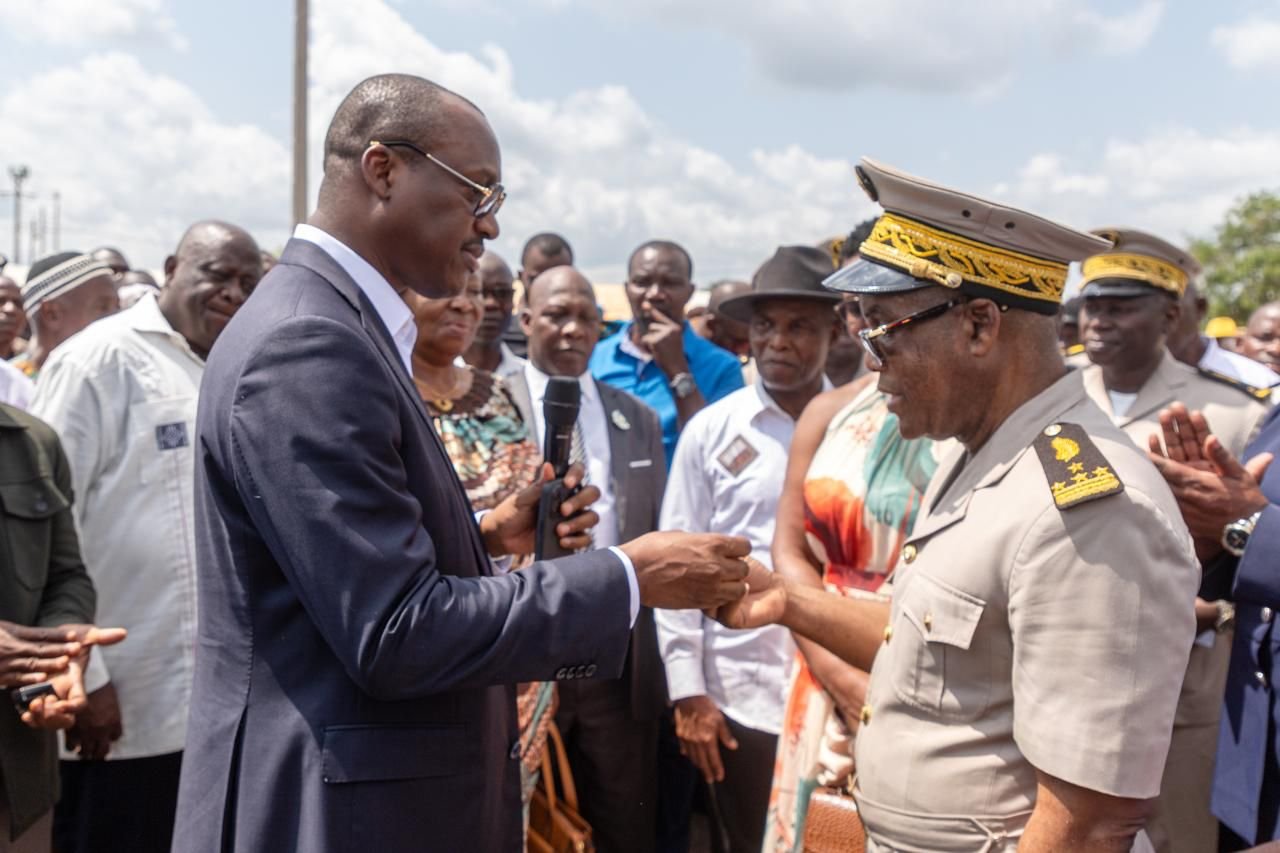 Haut-Sassandra : Mamadou Touré remet 15 ambulances aux centres médicaux