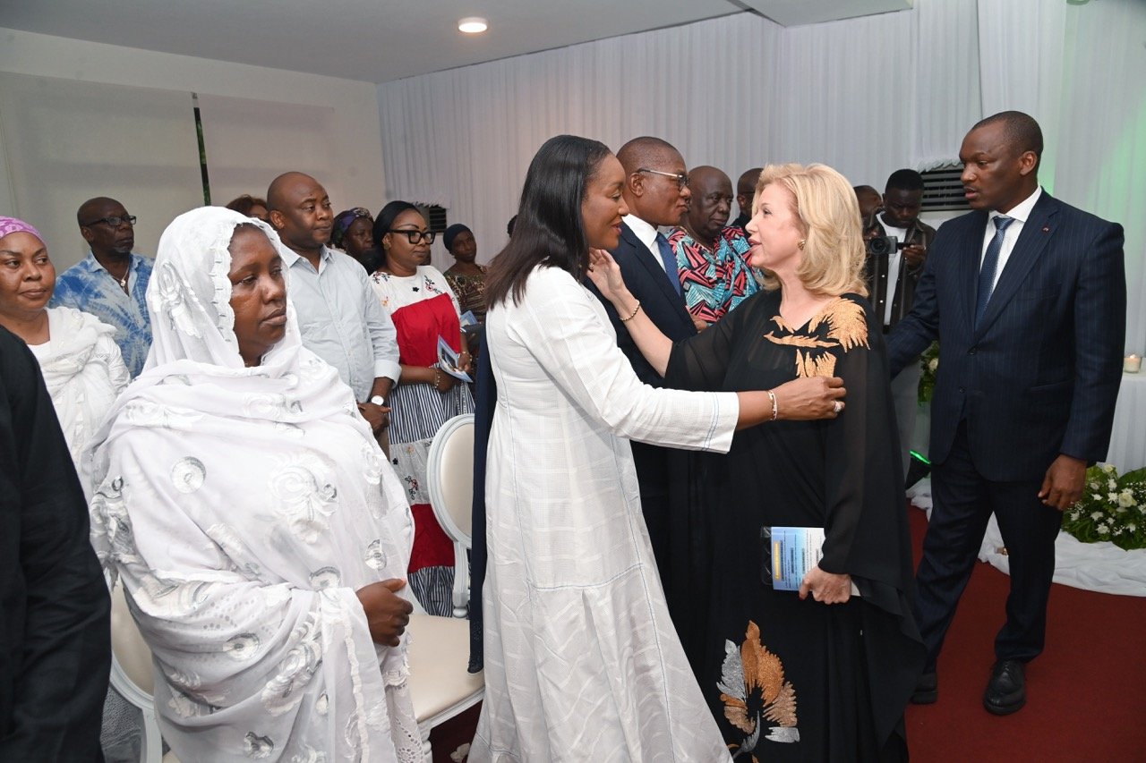 Deuil : La Première Dame Dominique Ouattara présente ses condoléances et celles de son époux au Ministre Bruno Nabagné Koné