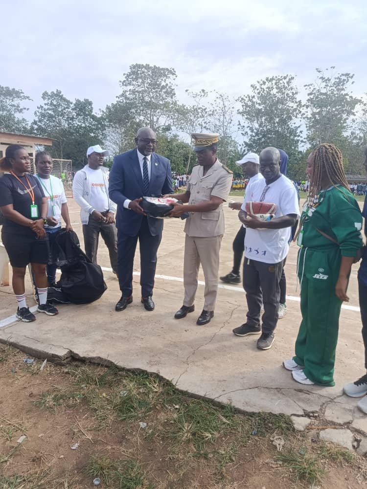 Alépé-Lancement des compétitions départementales OISSU : Adama Doumbia dote les équipes d’équipements sportifs