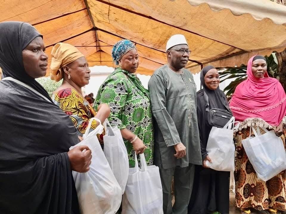 Ramadan et Carême : Paul Dakuyo offre 40 tonnes de sucre et de riz aux communautés religieuses de Bouaké