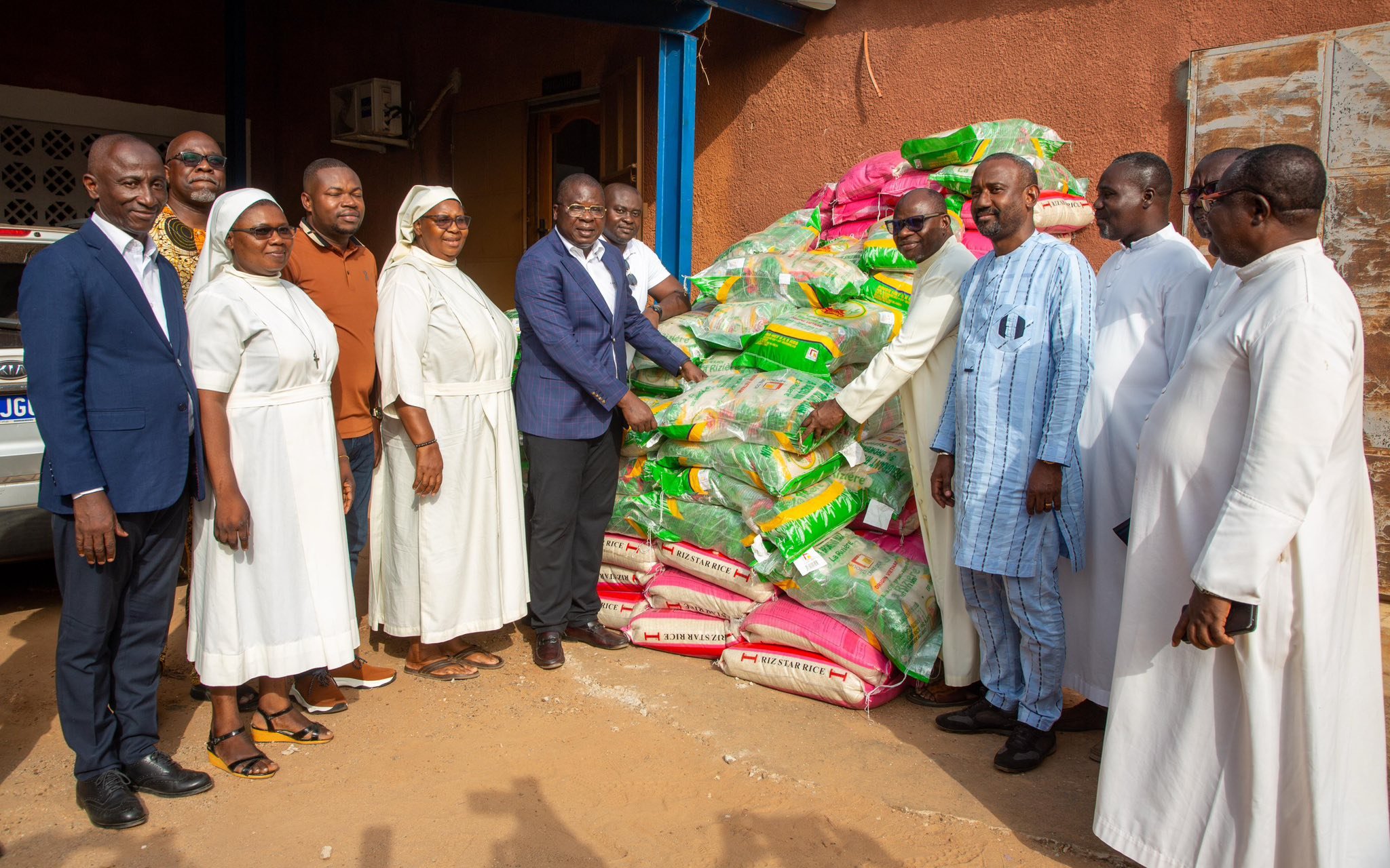 Jeûne du Ramadan et Carême : Amedé Koffi Kouakou offre 20 tonnes de vivres aux communautés religieuses de Divo