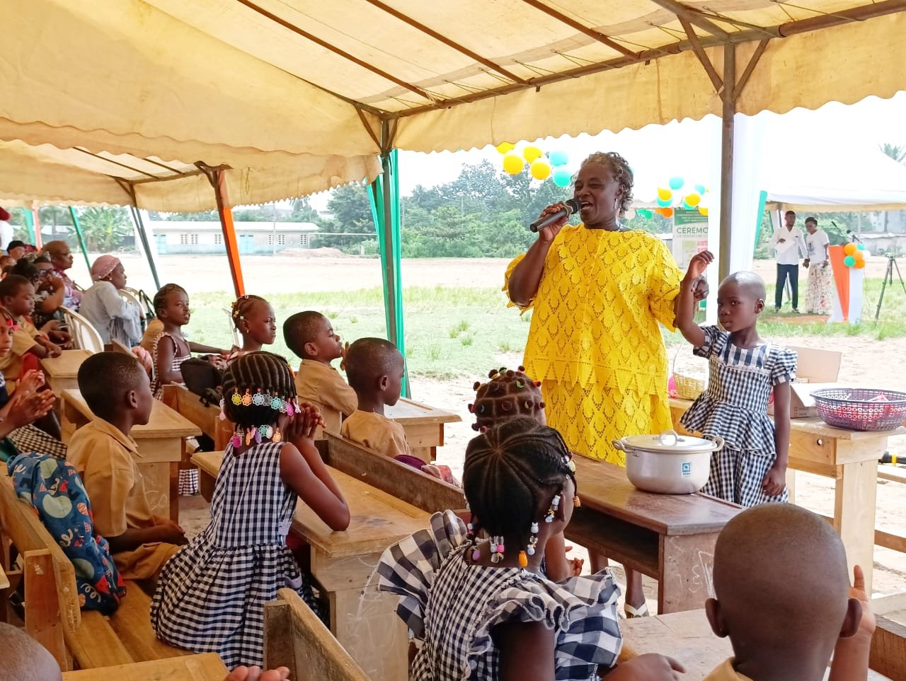 Dédicace : Dr Irié Lou Brigitte présente deux ouvrages pour un meilleur enseignement de la grammaire normative-prescriptive
