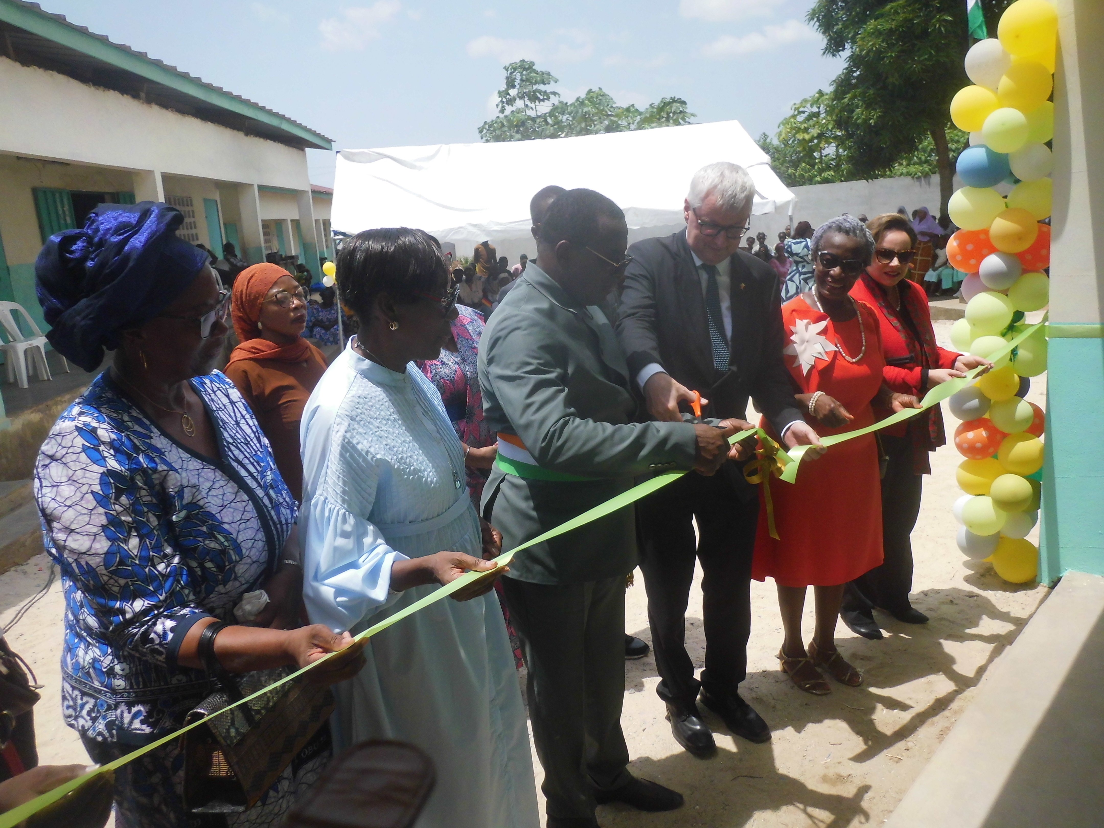 Attécoubé : L’ambassadeur d’Allemagne offre un bâtiment à une école primaire au Banco