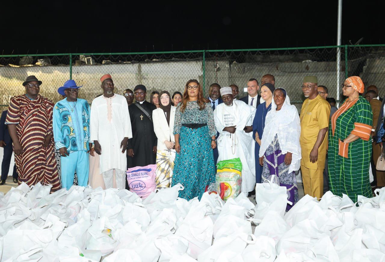 Koumassi :  Myss Belmonde Dogo offre 1 000 kits alimentaires aux familles vulnérables