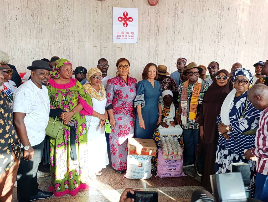 Soutien aux artistes ivoiriens en temps de Carême et Ramadan : Les ministres Françoise Remarck et Myss Belmonde Dogbo offrent des vivres et non-vivres