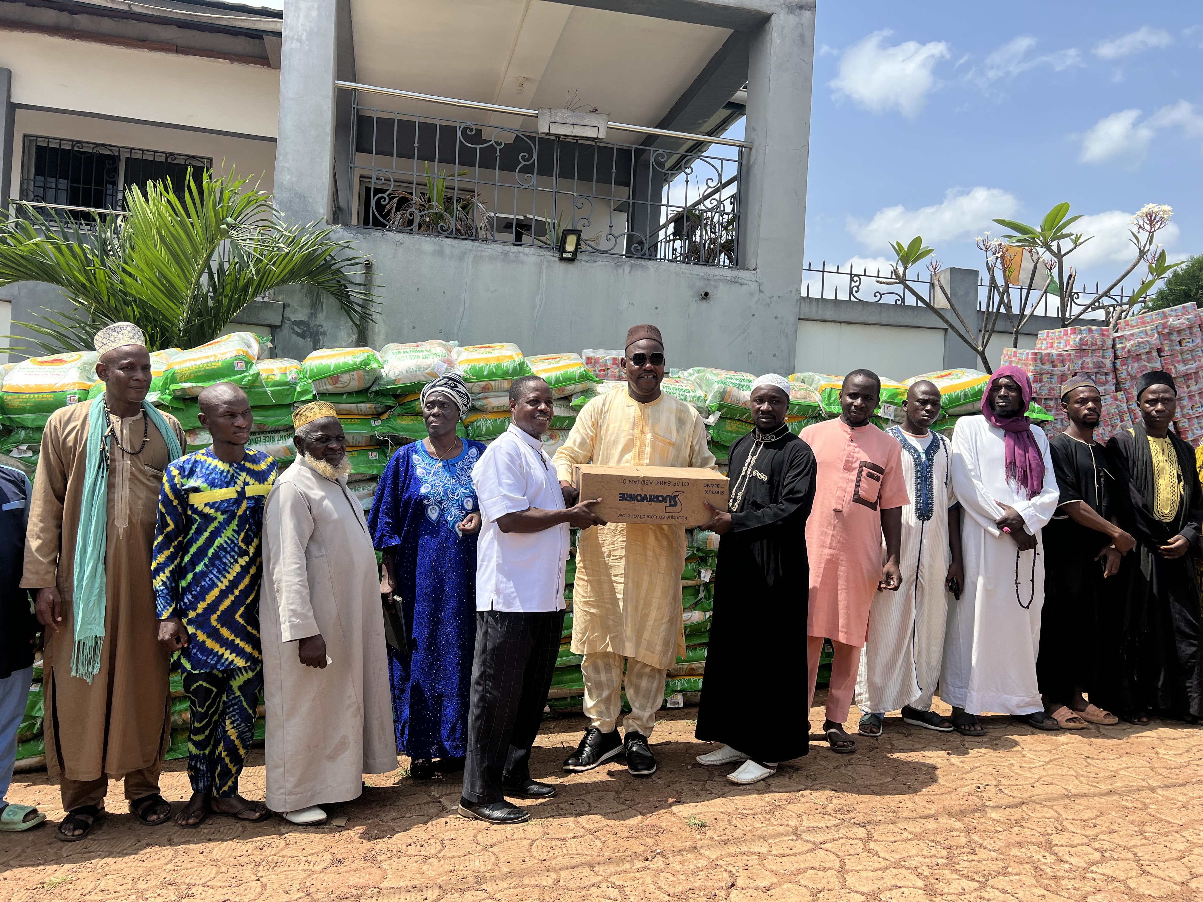 Biankouma : Dr Dely Mamadou traduit la solidarité du chef de l’État aux populations à l’occasion du Ramadan et Carême chrétien