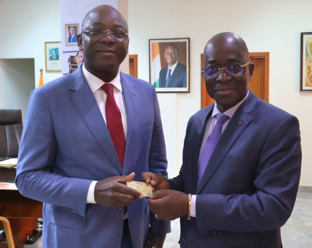 Collectivités territoriales : Le maire de Tafiré, Coulibaly Soungalo, reçoit sa carte de service d’élu