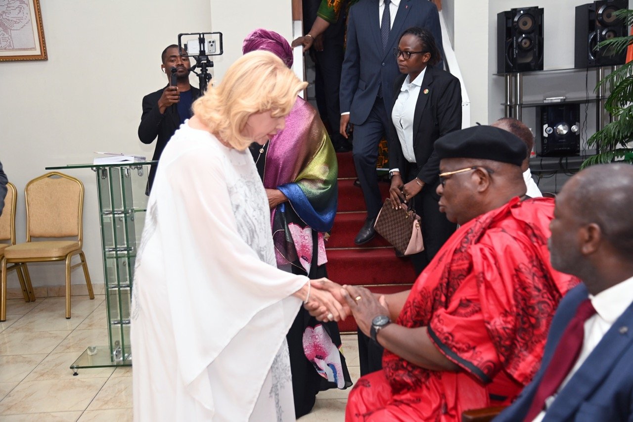 Deuil : Mme Dominique Ouattara présente les condoléances du chef de l’Etat au ministre Laurent Tchagba suite au décès de son épouse