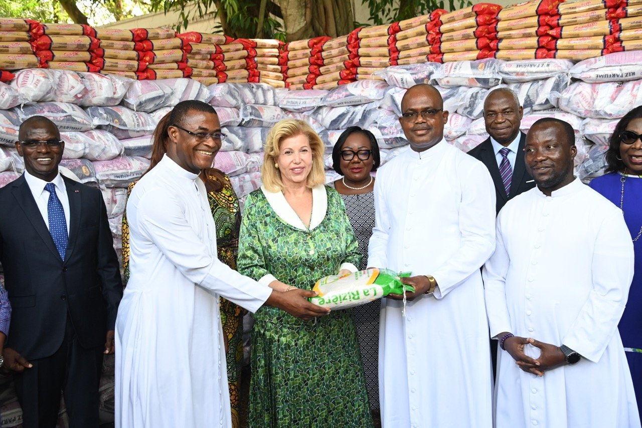 Pâques 2026 : La Première Dame fait un don en vivres de 130 millions FCFA à la communauté chrétienne