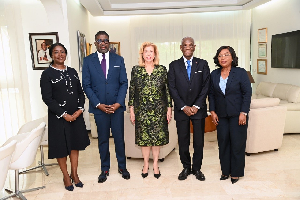 Partenariat : La Première Dame échange avec les dirigeants d’Air Côte d’Ivoire