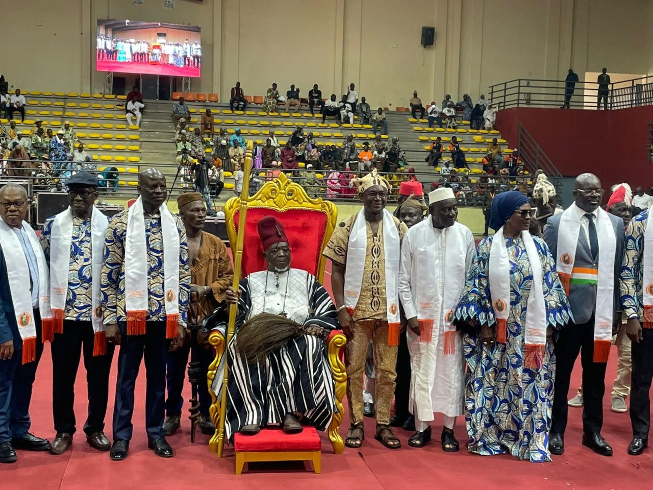 Intronisation du chef central des ressortissants du Tchologo à Abidjan : Les ministres Djibril Ouattara et Adama Diawara appellent à l’unité et à la cohésion