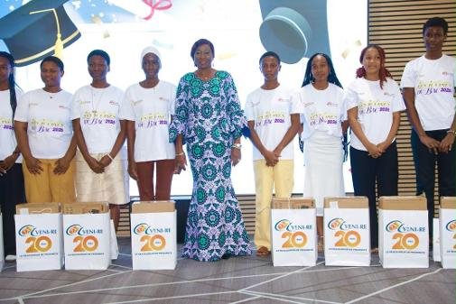 « Les Icônes du BAC 2026 » : Kandia Camara célèbre l’excellence féminine et réaffirme son engagement pour l’éducation