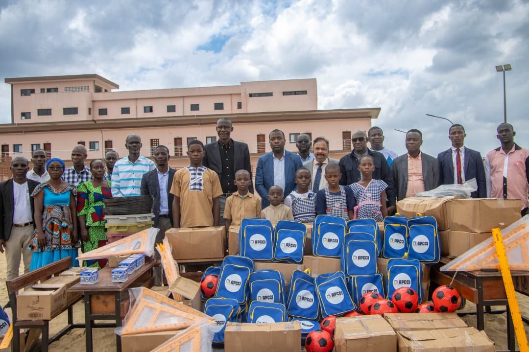 Kits scolaires : L’APCCI soutient des écoles à Anyama et Yopougon