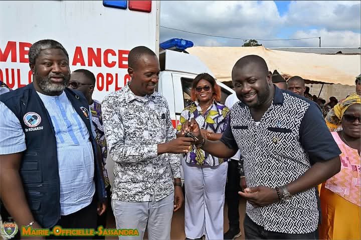 Sassandra : Le Président Ouattara offre une ambulance médicalisée à Gaoulou- Djoroplo